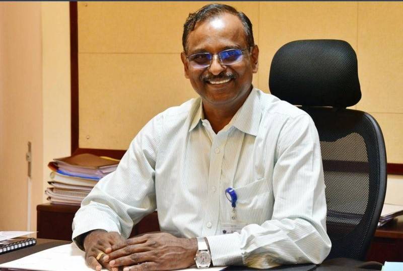 கூரையில்லாத பள்ளியில் தமிழ்வழியில் கற்று இஸ்ரோ தலைவராக உயர்ந்த நாராயணன்