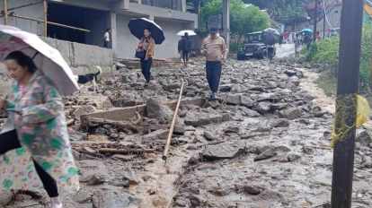 இந்தியாவின் வட மாநிலங்களில் கனமழை, நிலச்சரிவு காரணமாக 14 பேர் உயிரிழப்பு